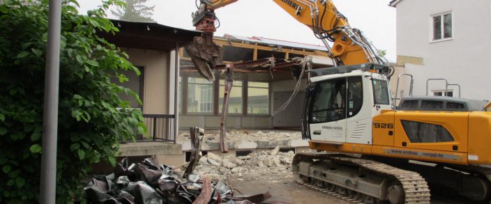 Abbruch des alten Gemeindehauses hat begonnen