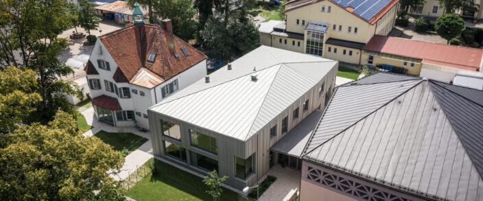 Außenansichten des neuen Gemeindehauses