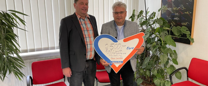 Sparda-Bank spendet für die Renovierung der Jugendräume in Mitterfelden