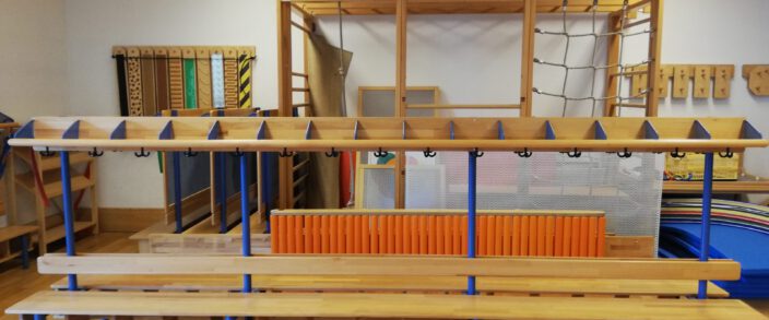 Alte Kindergarderoben der KITA gegen Spende abzugeben